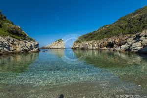 Tránna Skopelos Agios Ioannis Cave Grianghraf, tránna inrochtana ar bhád, ar muir