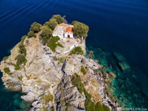 Foto aerea di Agios Ioannis delle chiese di Skopelos