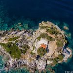 Foto aérea de igrejas de Skopelos Agios Ioannis