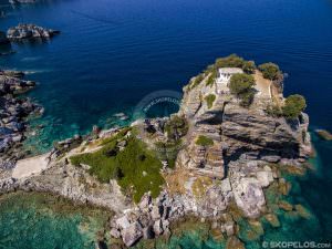 Skopelos kostely Agios Ioannis letecká fotografie