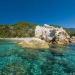 חופי Skopelos חוף ארמופטרה. נוף לים
