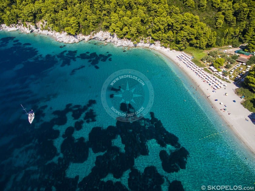 Foto aerea della spiaggia di Kastani delle spiagge di Skopelos