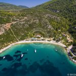 Foto aérea da praia de Skopelos Praias Limnonari