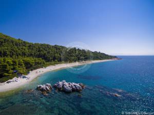 Foto aérea de praias de Skopelos Milia Beach