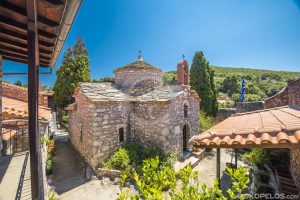Снимка на манастирите Скопелос Агия Варвара, Манастирите на планината Палуки на остров Скопелос