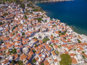 Zračna fotografija grada Skopelos