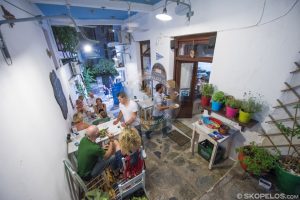 Skopelos Chora، پیشنهادات Skopelos برای دنبال کردن