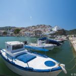 Foto aérea do porto de vila de cidade de Skopelos