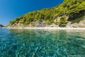 Photo aérienne de la plage de Skopelos Velanio