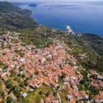 Foto aerea del villaggio di Glossa del villaggio di Skopelos