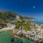 Skopelos com Ai Giannis Spilia strandstrande kun tilgængelige med båd