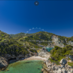 Skopelos com Ai Giannis Spilian rantarannoille pääsee vain veneellä