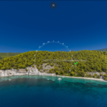 Да пляжаў Skopelos com Ekatopenintari можна дабрацца толькі на лодцы