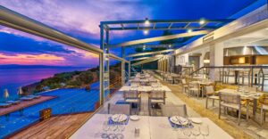 رستوران هتل‌های اسکوپلوس آدرینا، جزیره یونانی رمانتیک اسکوپلوس، بهترین مکان‌های پیشنهادی، تجربه‌های پیشنهادی رمانتیک اسکوپلوس، تعطیلات، مکان‌های غذاخوری، استراحت‌های عاشقانه
