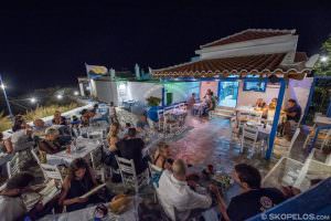 vida nocturna de skopelos, música de skopelos rempetiki, skopelos anatoli, skopelos giorgos xintaris