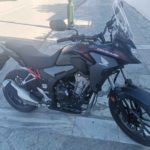 Skopelos sehrli avtomobilləri bir avtomobil skuterini dörd motosikletli cip icarəyə götürür