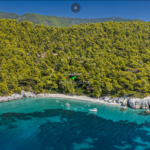 Skopelos com Ftelia Neraki çimərliklərinə qayıqla daxil olmaq mümkündür