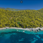 Skopelos com Ftelia Neraki Beach ボートでアクセスできるビーチ