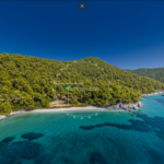 سواحل ساحلی Skopelos com Megalo Pefko که با قایق قابل دسترسی هستند