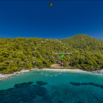 سواحل ساحلی Skopelos com Megalo Pefko که با قایق قابل دسترسی هستند