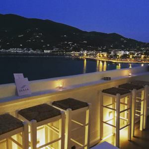 skala skopelos bars, skala cocktail bar skopelos, νυχτερινή ζωή στη Σκόπελο