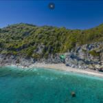 Skopelos com Mavraki strandstrande kun tilgængelige ad søvejen