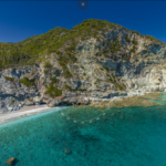 Pláže Skopelos com Mavraki přístupné pouze po moři