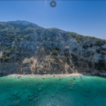 Skopelos com Sarres Sares strandjai csak hajóval érhetők el