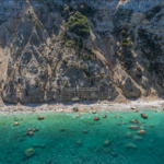Skopelos com Sarres サレス ビーチ ボートでのみアクセスできるビーチ
