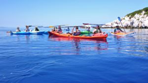 Kajak na kajaku Skopelos, dovolená vhodná pro děti ve Skopelos, destinace Skopelos vhodná pro rodiny s dětmi