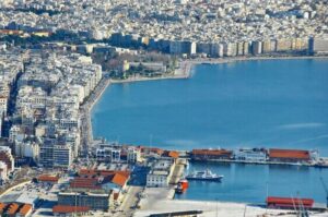 Skopelos avec le port de Thessalonique