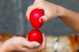 skopelos com påske røde æg traditioner og skikke