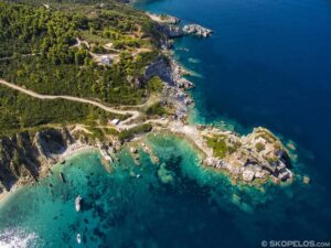 Σκόπελος Άη Γιαννης Καστρί, Άη Γιάννης Μαμμα Μια, Άγιος Ιωάννης Καστρί, Άη Γιάννης Καστρί, Άη Γιάννης Μοναστήρι, Εκκλησία Μαμα Μια