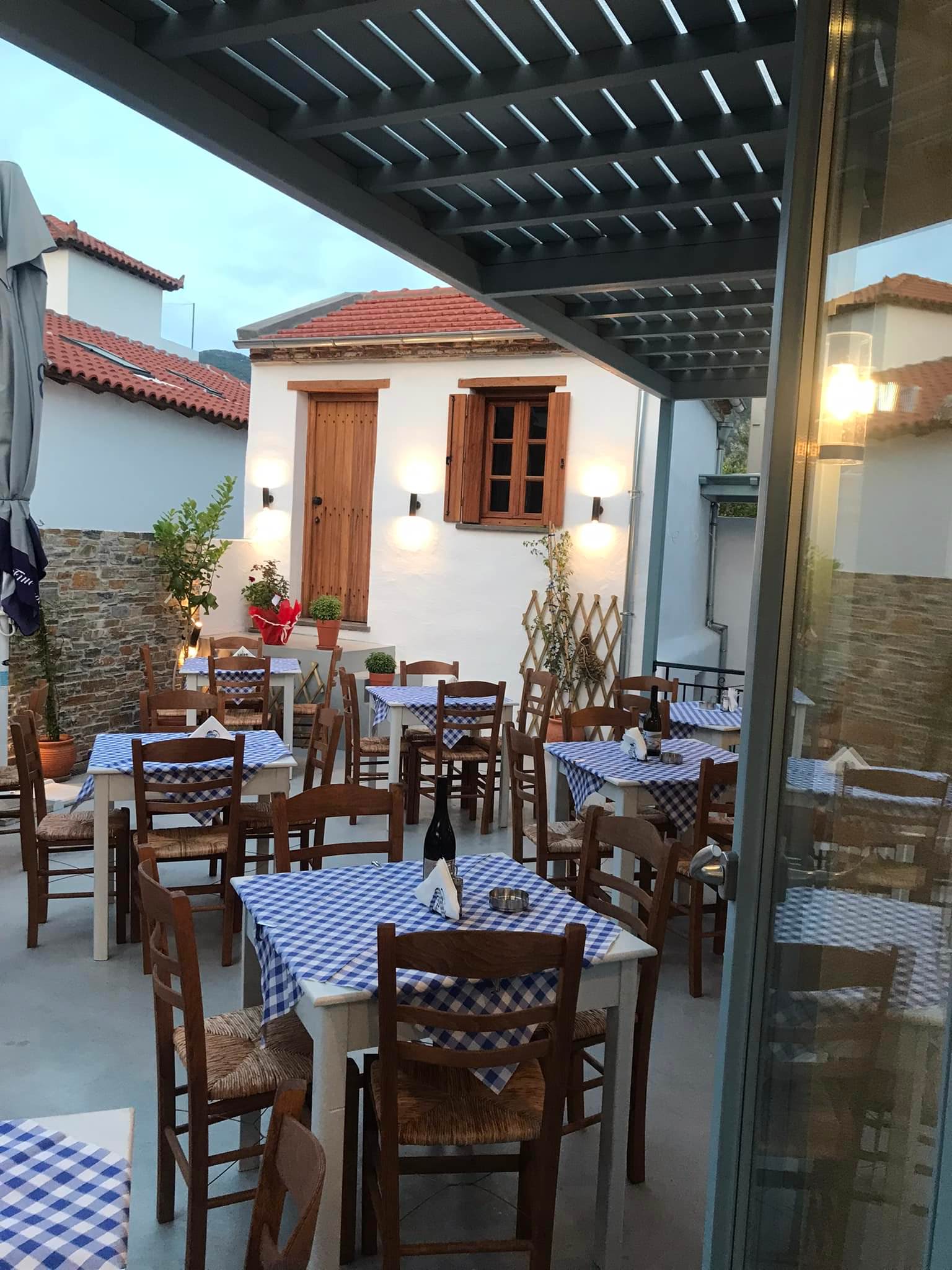 Δούγια Εστατόριο Cafe