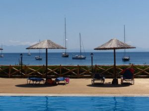 плаж лимнонари скопелос, ресторант апанемо, плажен бар апанемо