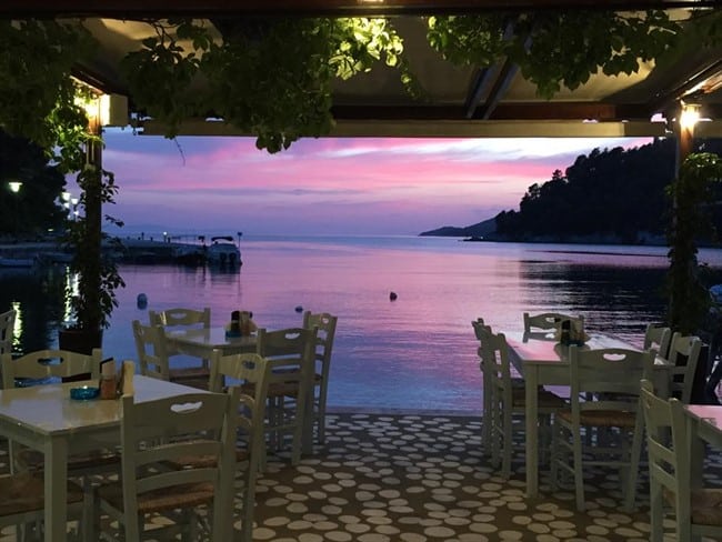 koralskopelos, restaurant med koralfisk-tavernaer, koralagnontas