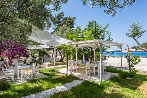 limnonari pláž Skopelos, taverna limnonari, limnonari komplex Skopelos
