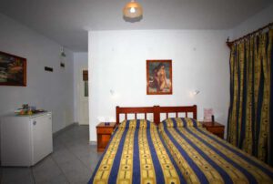 Alexandros Rooms & Studios