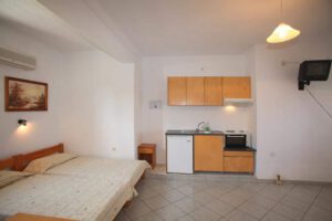 Alexandros Rooms & Studios