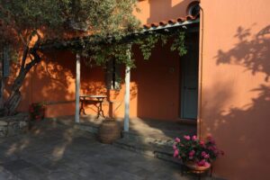 Aretousa Studios & Apartments