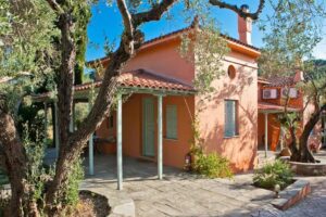 Aretousa Studios & Apartments