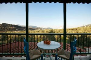 Aretousa Studios & Apartments