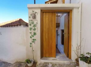 Tzeni's House (Tο σπίτι της Τζένης)